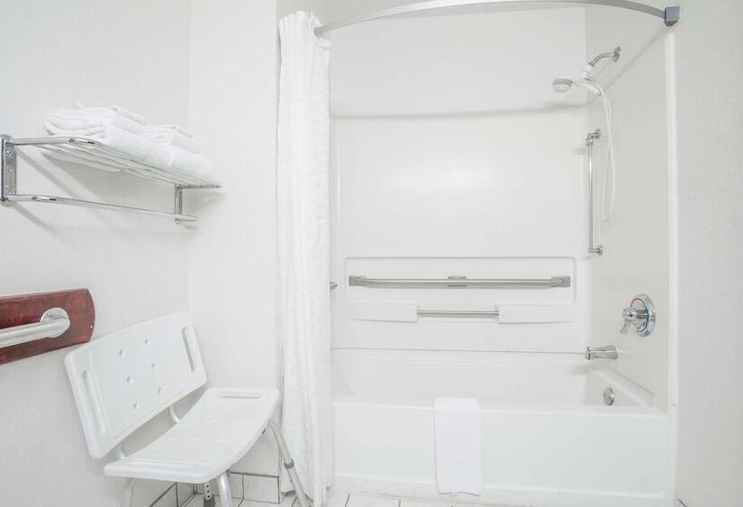 فندق على الطريق Super 8 By Wyndham South Boston Va