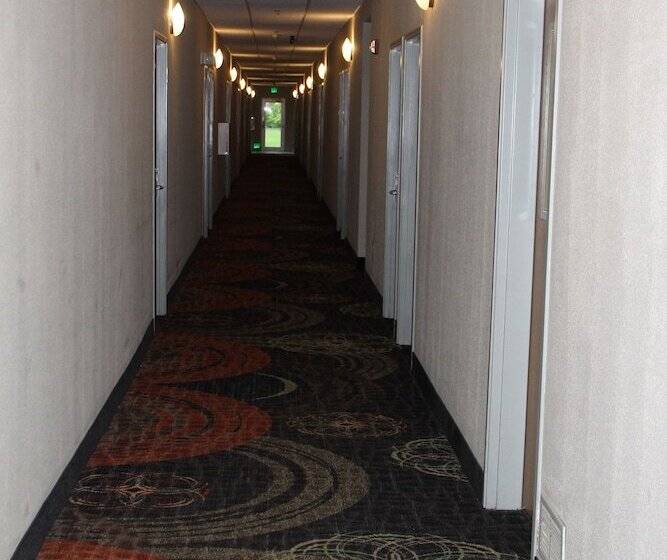 فندق على الطريق Super 8 By Wyndham Valparaiso