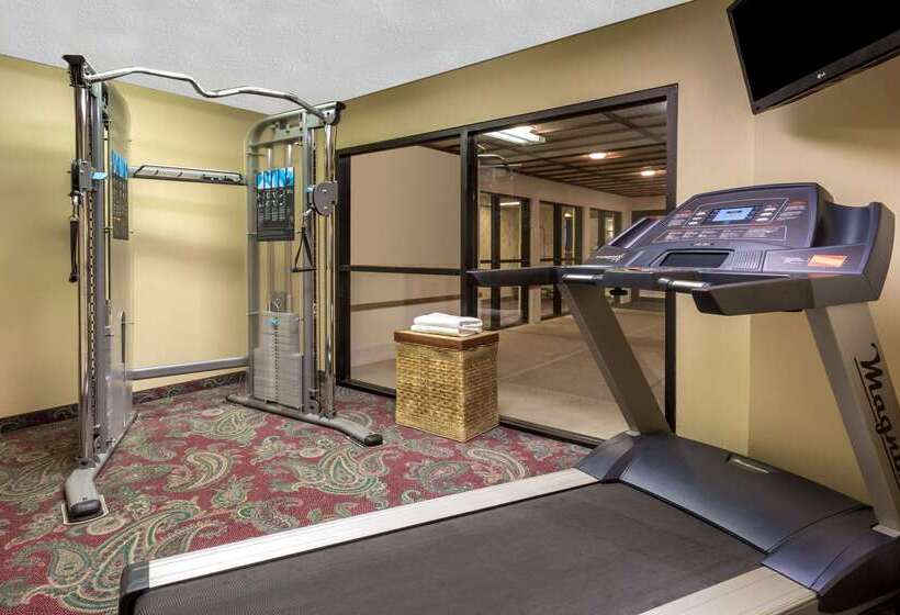 فندق على الطريق Super 8 By Wyndham Watertown Wi