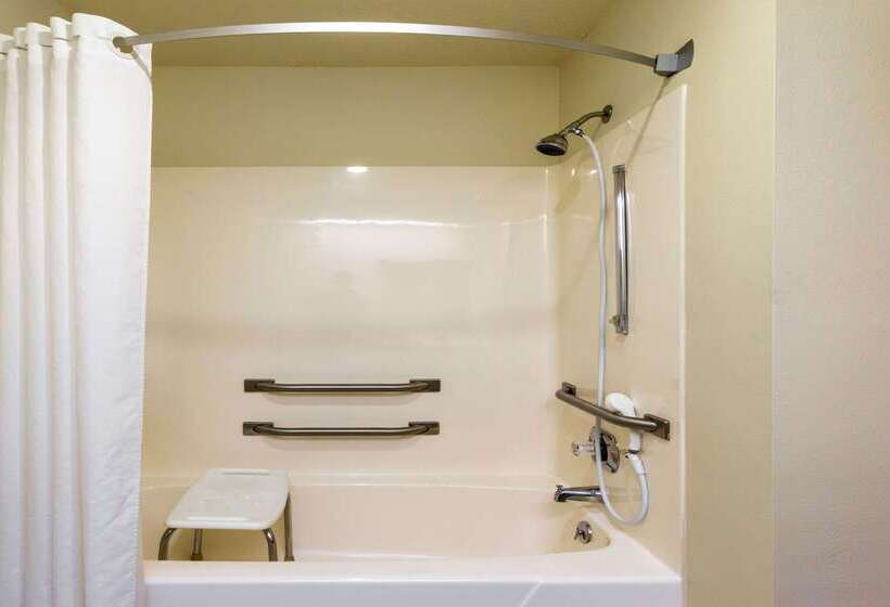 فندق على الطريق Super 8 By Wyndham Watertown Wi