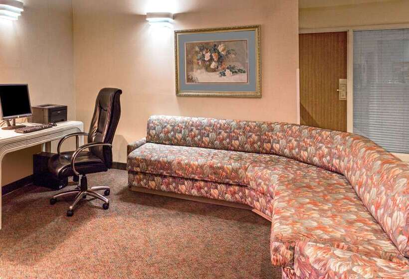 فندق على الطريق Super 8 By Wyndham Watertown Wi