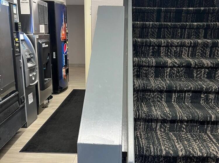 فندق على الطريق Super 8 By Wyndham Watertown Wi