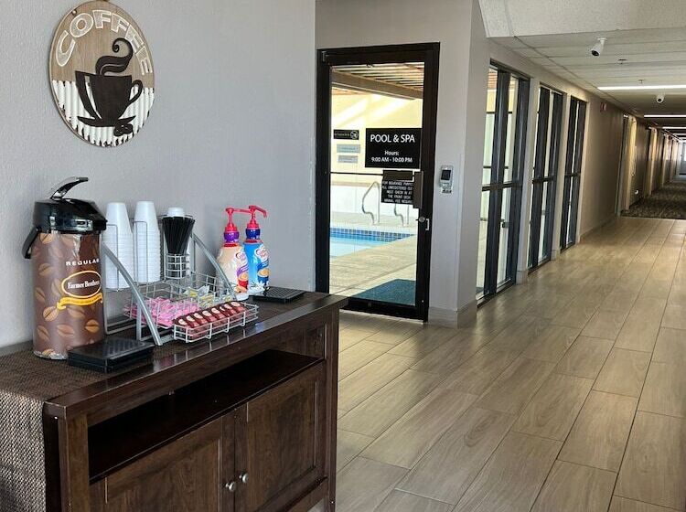 فندق على الطريق Super 8 By Wyndham Watertown Wi