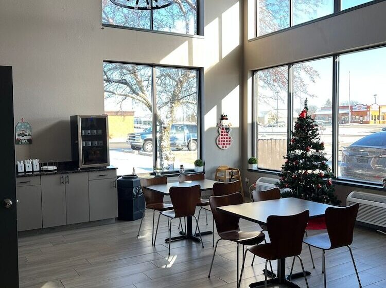 فندق على الطريق Super 8 By Wyndham Watertown Wi