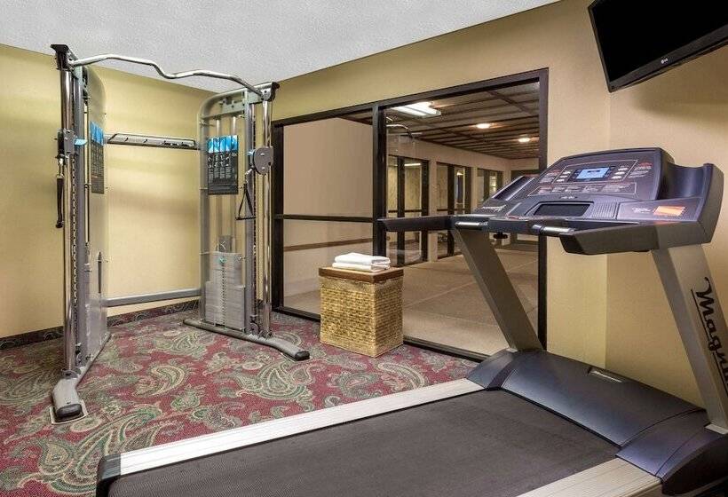 فندق على الطريق Super 8 By Wyndham Watertown Wi