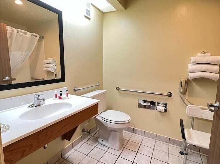 فندق على الطريق Super 8 By Wyndham Watertown Wi