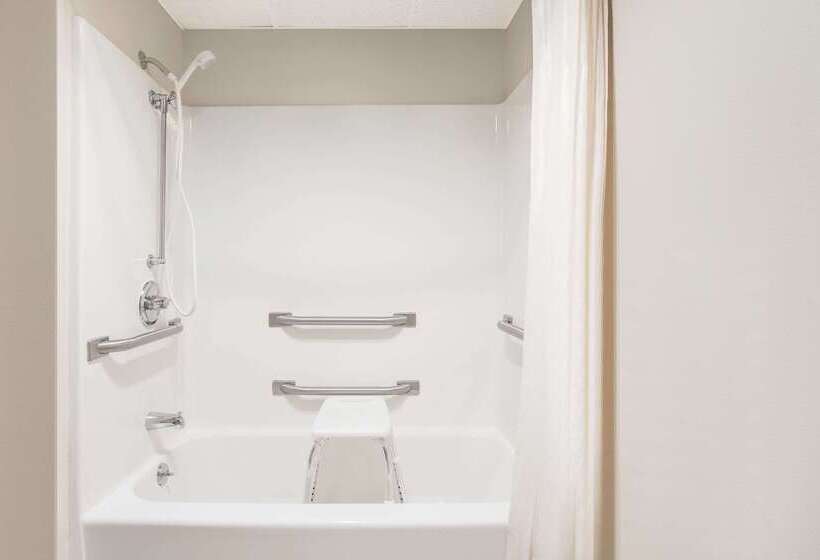 فندق على الطريق Super 8 By Wyndham Waverly