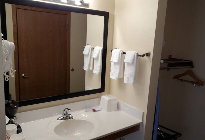 فندق على الطريق Super 8 By Wyndham Waverly