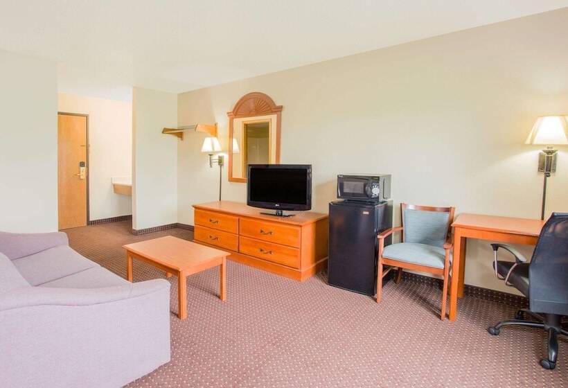 فندق على الطريق Super 8 By Wyndham Waverly