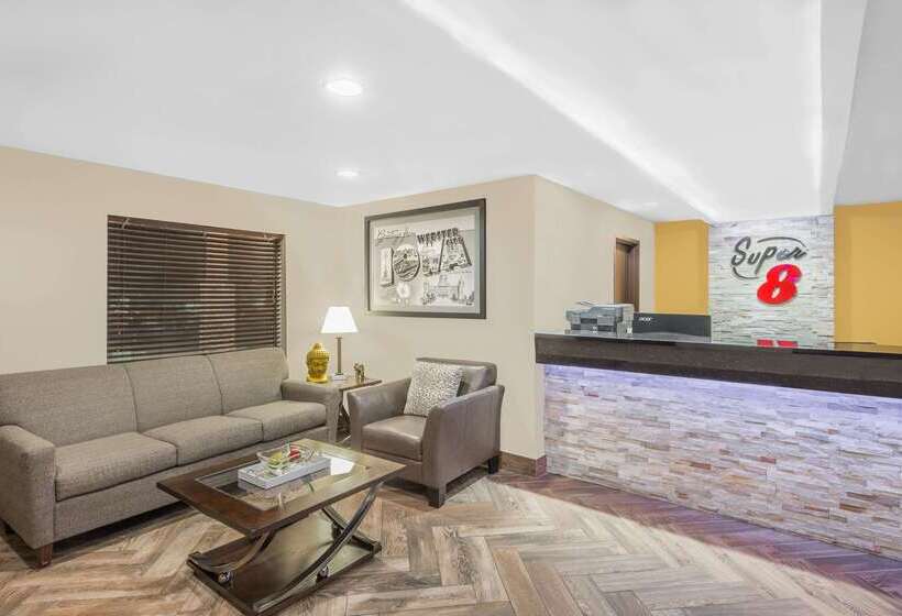 فندق على الطريق Super 8 By Wyndham Webster City Ia