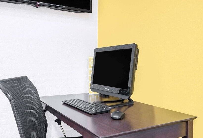 فندق على الطريق Super 8 By Wyndham Webster City Ia