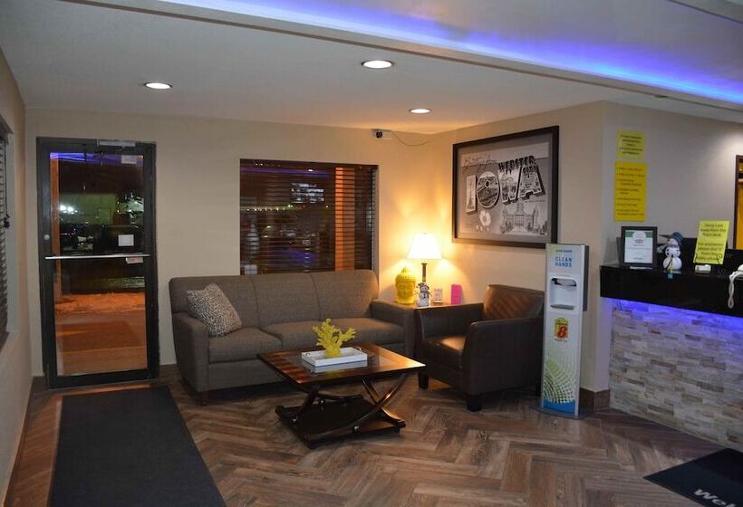 فندق على الطريق Super 8 By Wyndham Webster City Ia