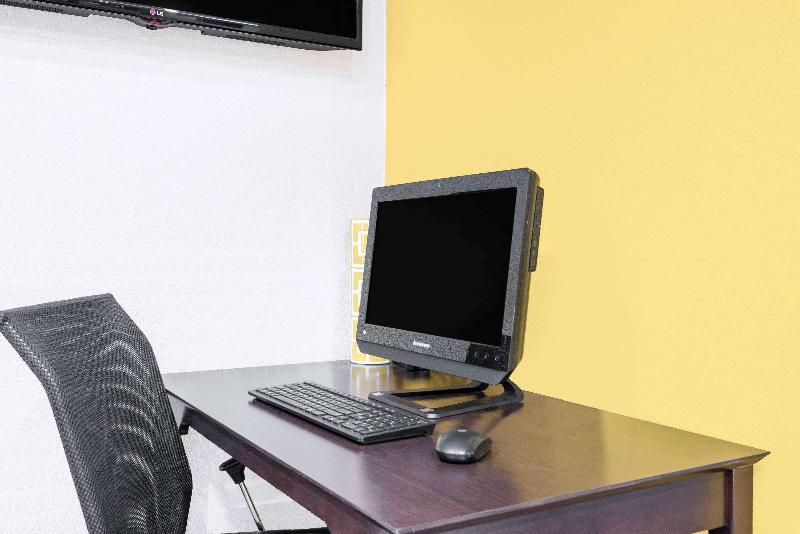 فندق على الطريق Super 8 By Wyndham Webster City Ia