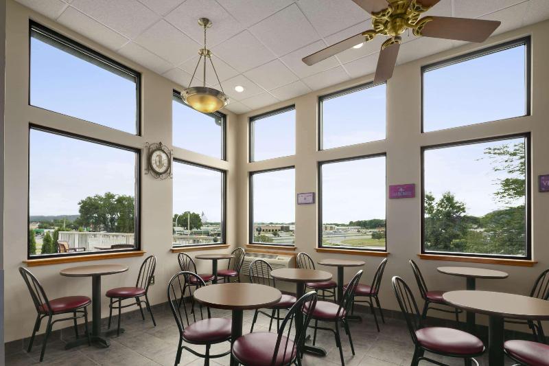 모텔 Super 8 By Wyndham Winona Mn