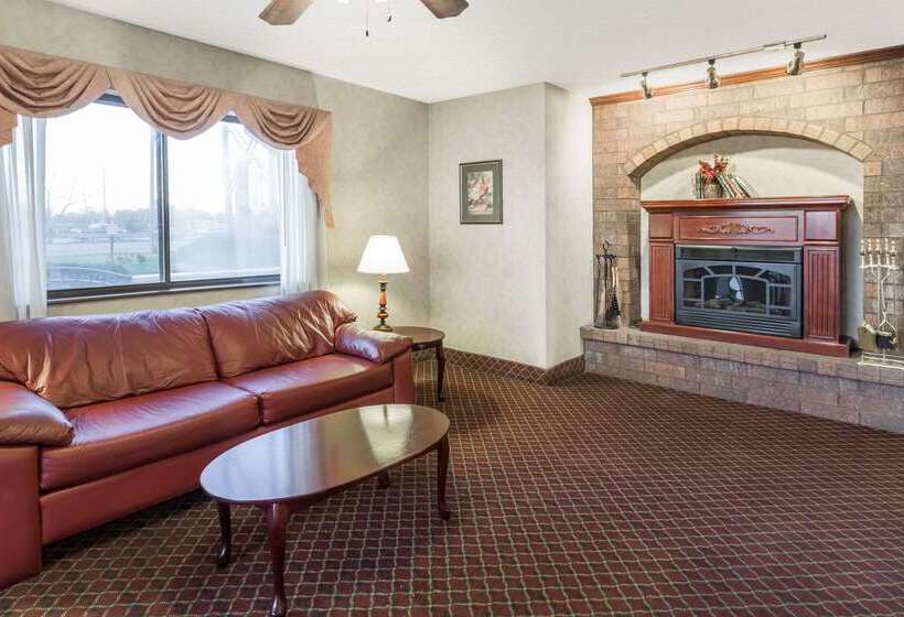 فندق على الطريق Super 8 By Wyndham Woodstock