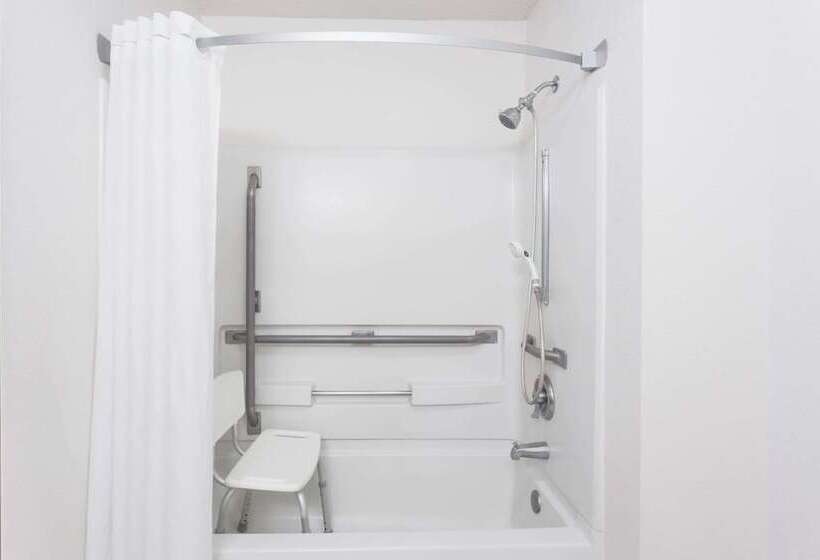 فندق على الطريق Super 8 By Wyndham Woodstock