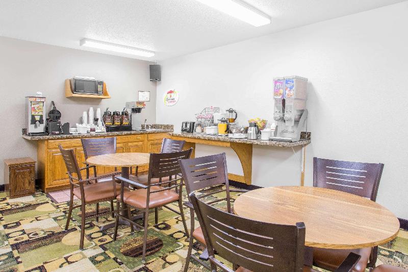 モーテル Super 8 By Wyndham Independence Ia