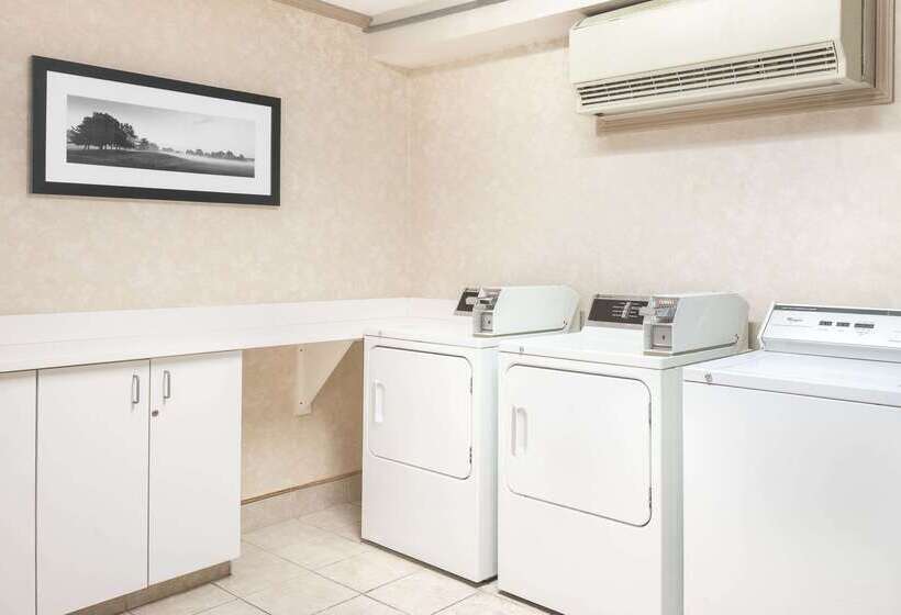 مُتل Super 8 By Wyndham Maumee Perrysburg Toledo Area