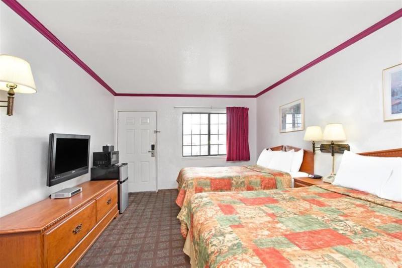 فندق على الطريق Super 8 Santa Cruz Beach Boardwalk West