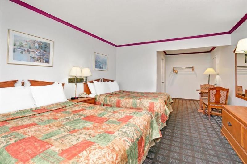 فندق على الطريق Super 8 Santa Cruz Beach Boardwalk West