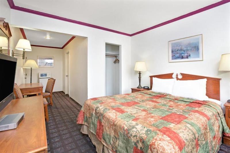 فندق على الطريق Super 8 Santa Cruz Beach Boardwalk West