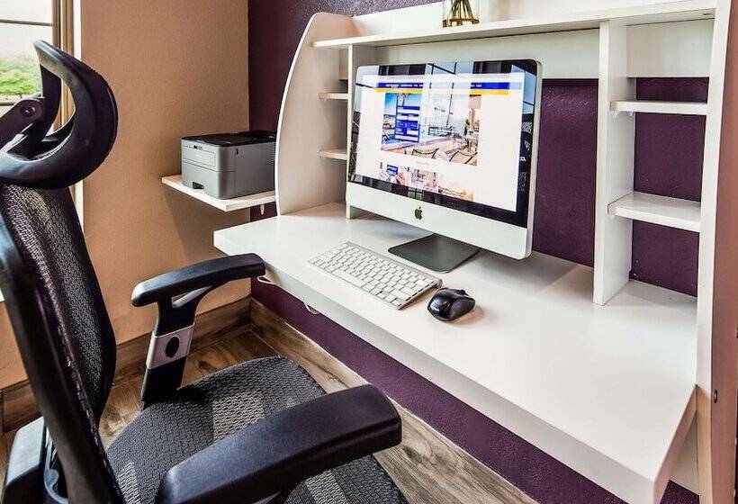 فندق على الطريق Surestay Plus Hotel By Best Western Kearney