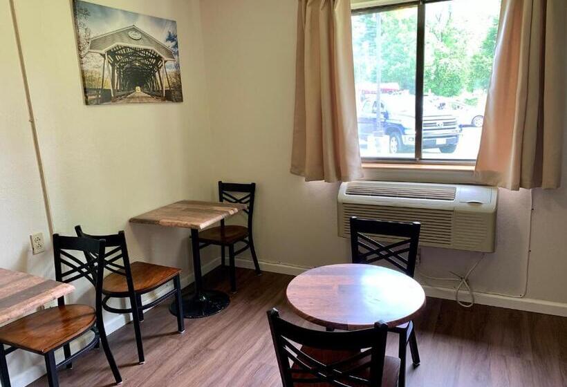 فندق على الطريق The Covered Bridge Inn