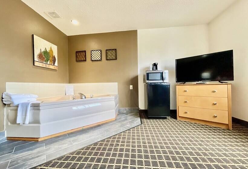 فندق على الطريق The Quincy Inn & Suites