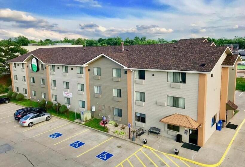 فندق على الطريق The Quincy Inn & Suites