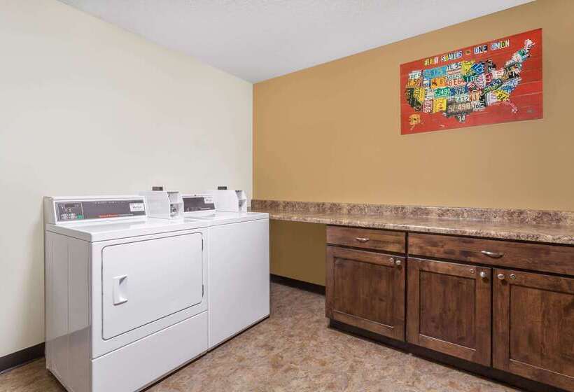 فندق على الطريق Travelodge By Wyndham Loveland/fort Collins Area