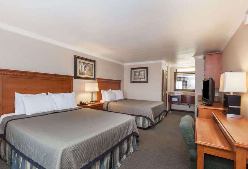فندق على الطريق Travelodge By Wyndham Sylmar Ca