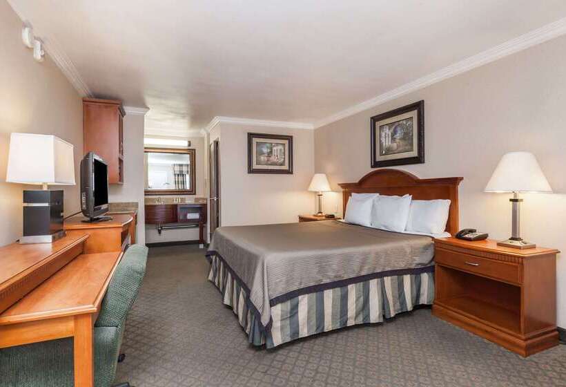 فندق على الطريق Travelodge By Wyndham Sylmar Ca