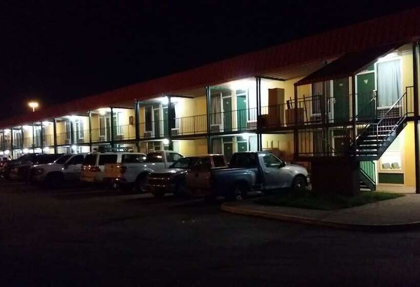 汽车旅馆  West Texas Inn & Suites Midland