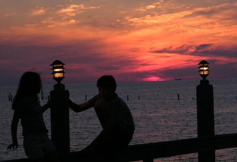 Sunset Beach Resort
