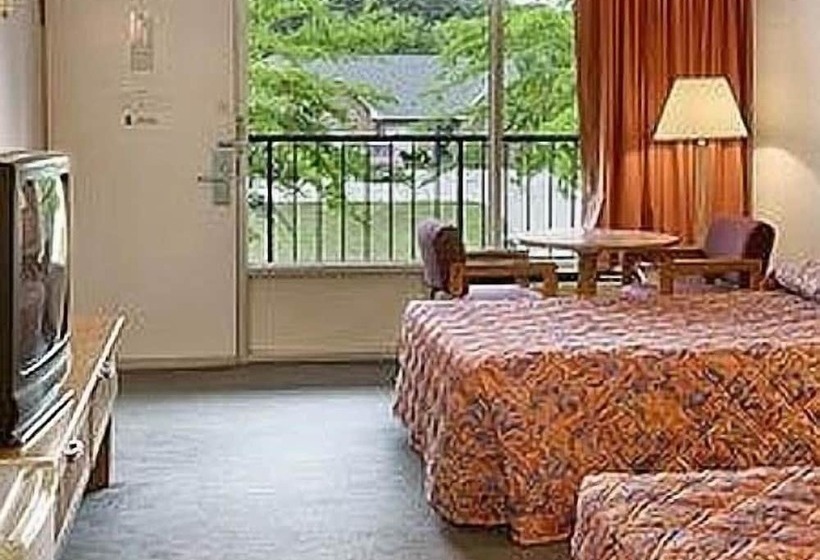 汽车旅馆  Town And Country Inn Suites Spindale