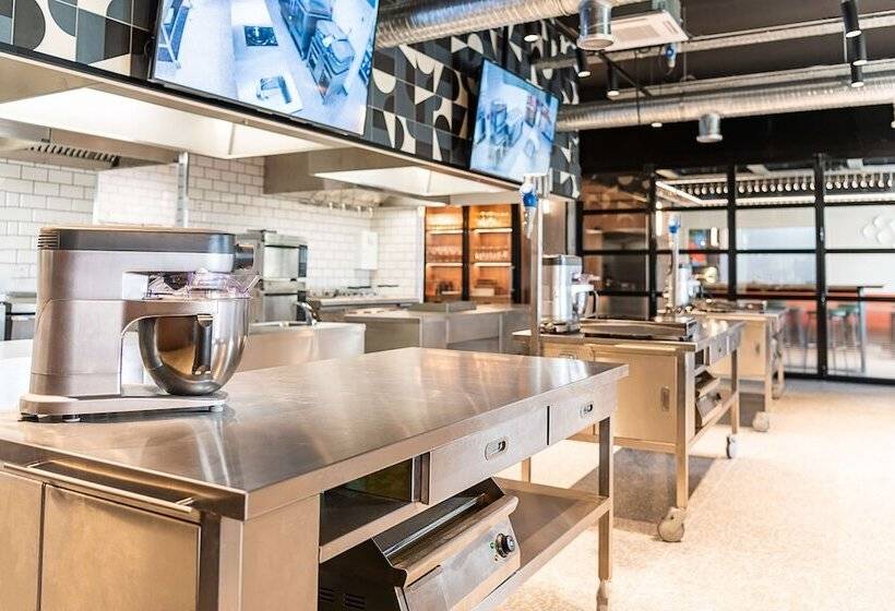 Отель Campanile Rungis  Orly