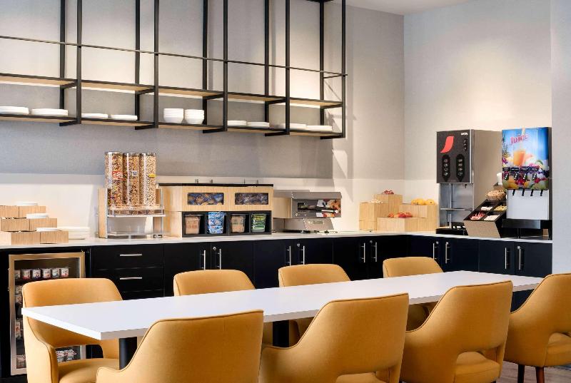 בית מלון כפרי Park Inn By Radisson, Kelowna