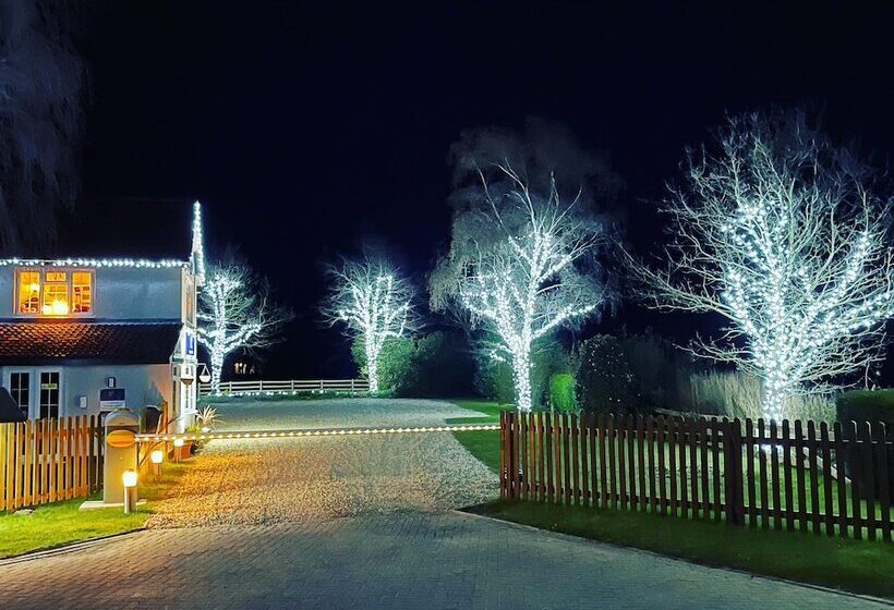 הוסטל Village Limits Bed And Breakfast Rooms