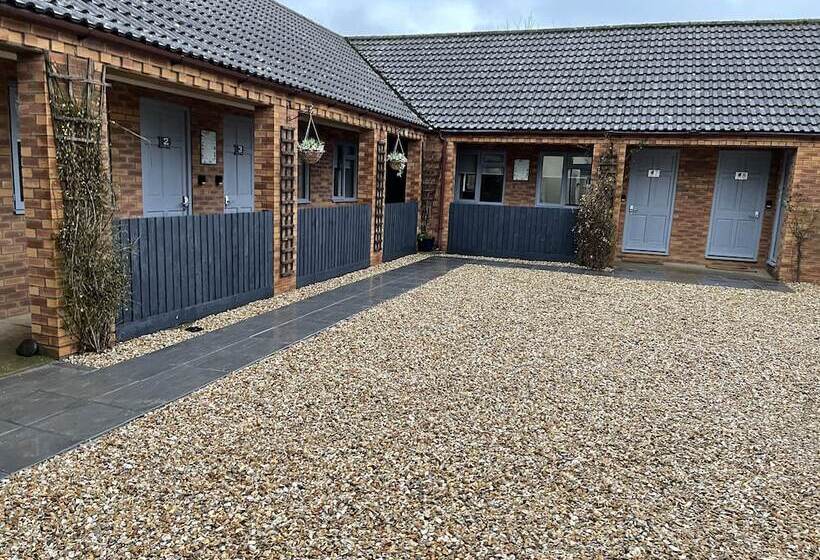 הוסטל Village Limits Bed And Breakfast Rooms