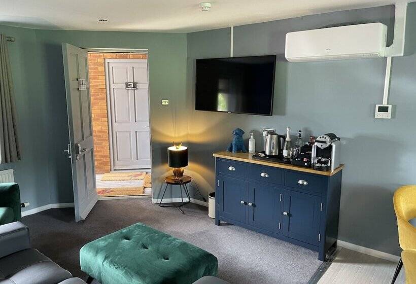 הוסטל Village Limits Bed And Breakfast Rooms