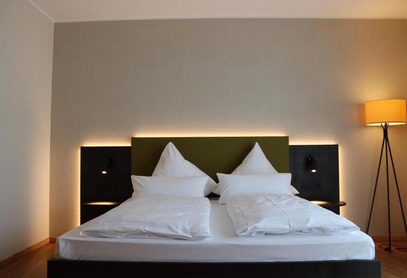 Einstein Hotel Am Römerpark