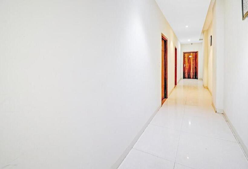 Отель Fab Sulit