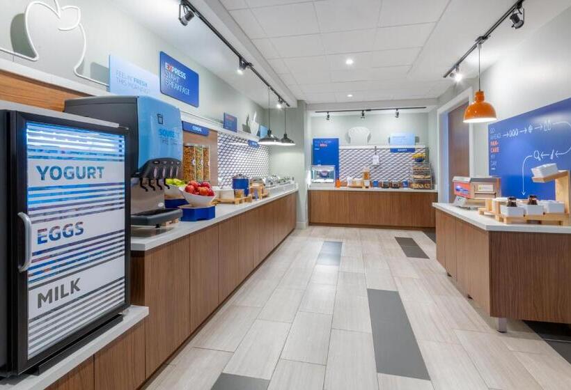 Отель Holiday Inn Express & Suites Colorado Springs South I 25, An Ihg