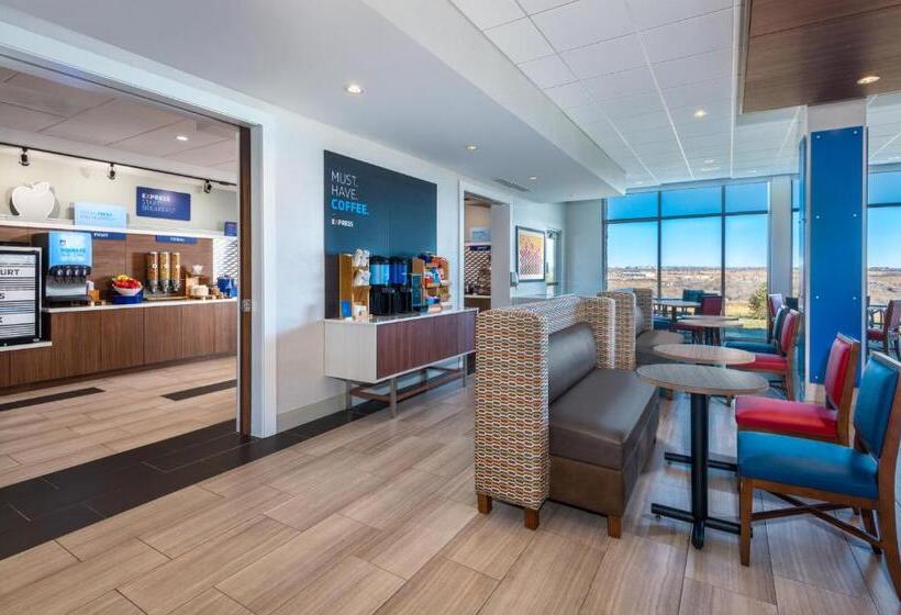 Отель Holiday Inn Express & Suites Colorado Springs South I 25, An Ihg