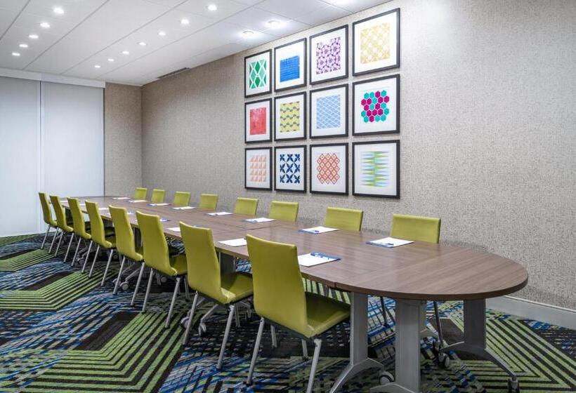 Отель Holiday Inn Express & Suites Colorado Springs South I 25, An Ihg