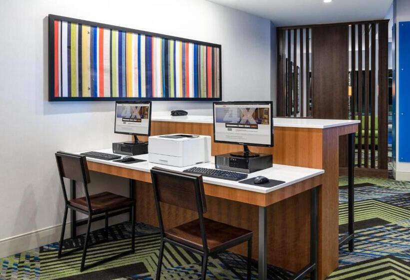 Отель Holiday Inn Express & Suites Colorado Springs South I 25, An Ihg
