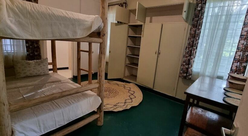 Отель Kizumba House