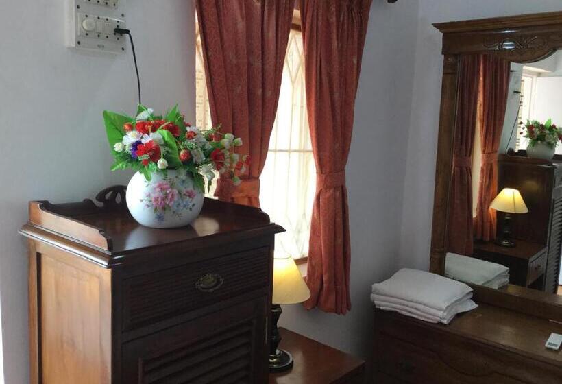 بنسيون Anthy’s Guesthouse And Restaurant