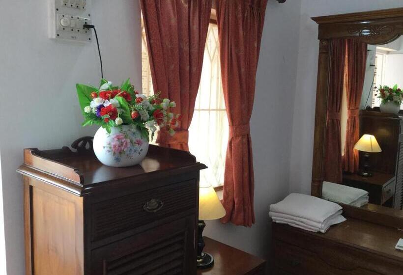 بنسيون Anthy’s Guesthouse And Restaurant