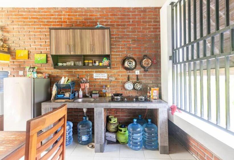 פנסיון The Backyard House